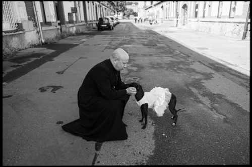 netradiční svatební fotky z Prahy, reportážní styl