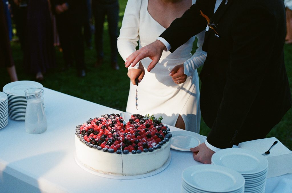 svatební momentka focená na analog